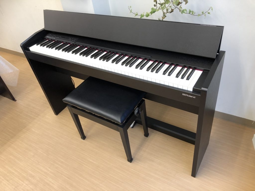 電子ピアノ Roland F-140R-CBS 中古 2016年製 椅子付き ブラック