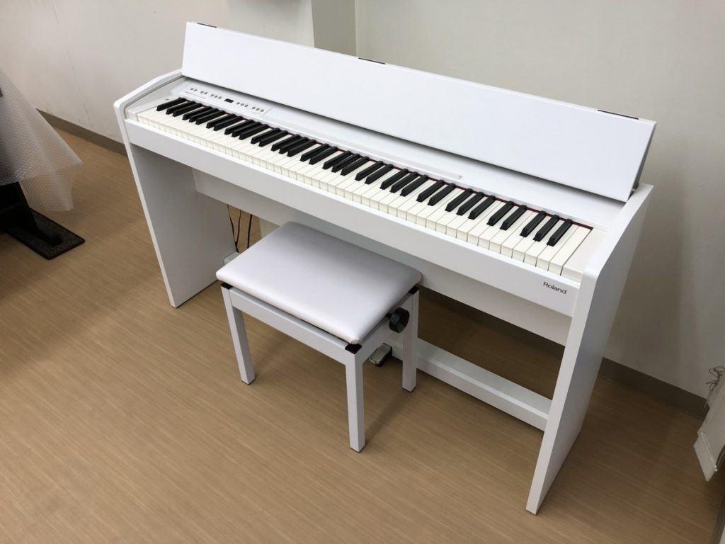 電子ピアノ Roland F130R-WH 2015年製 中古 椅子付き ホワイト 白 ...