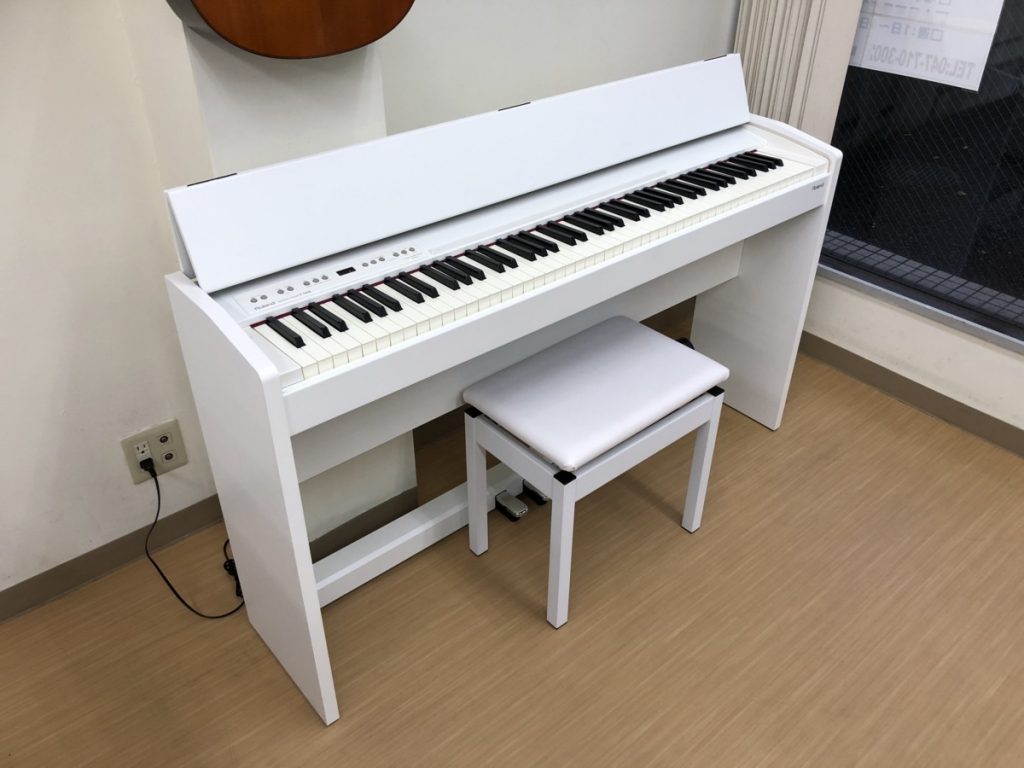 電子ピアノ Roland F130R-WH 2015年製 中古 椅子付き ホワイト 白 