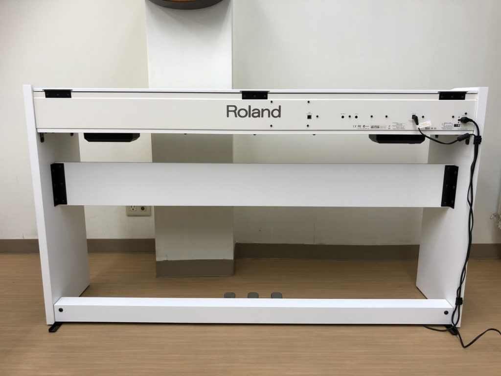 電子ピアノ Roland F130R-WH 2015年製 中古 椅子付き ホワイト 白