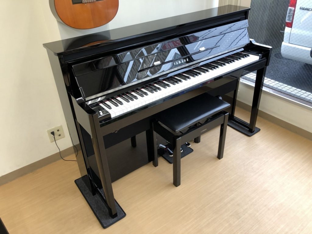 YAMAHA NU1X 中古 電子ピアノ 木製鍵盤 2017年製 椅子付き 鏡面艶出し