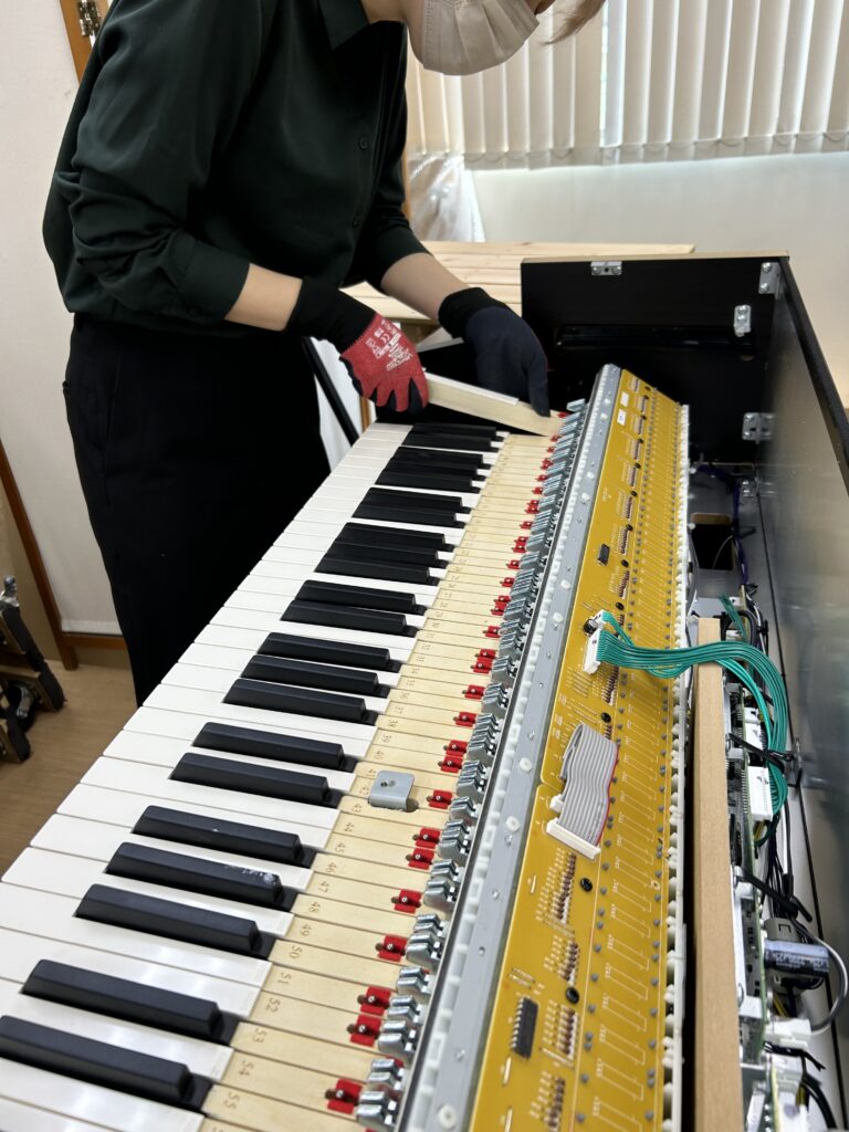 デジタルピアノ 木製仕上げ 680277_main_l_202007071835.jpg