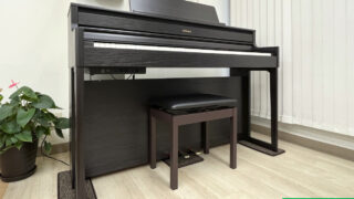 ローランド HP704-DR ダークローズウッド調 2020年製 Roland HPシリーズ 木製鍵盤 | 電子ピアノ 中古 88鍵盤 美品 | 松戸店 中古電子ピアノ専門店 配送設置無料